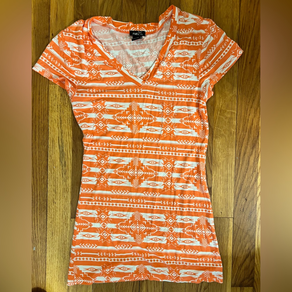 Rue21 Aztec v-neck short sleeve — orange/Coral & white Accents